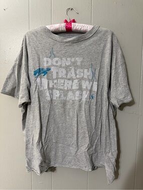 Aerie Oversized Graphic T-Shirt Medium Gray Don’t Trash Where We Splash Tee